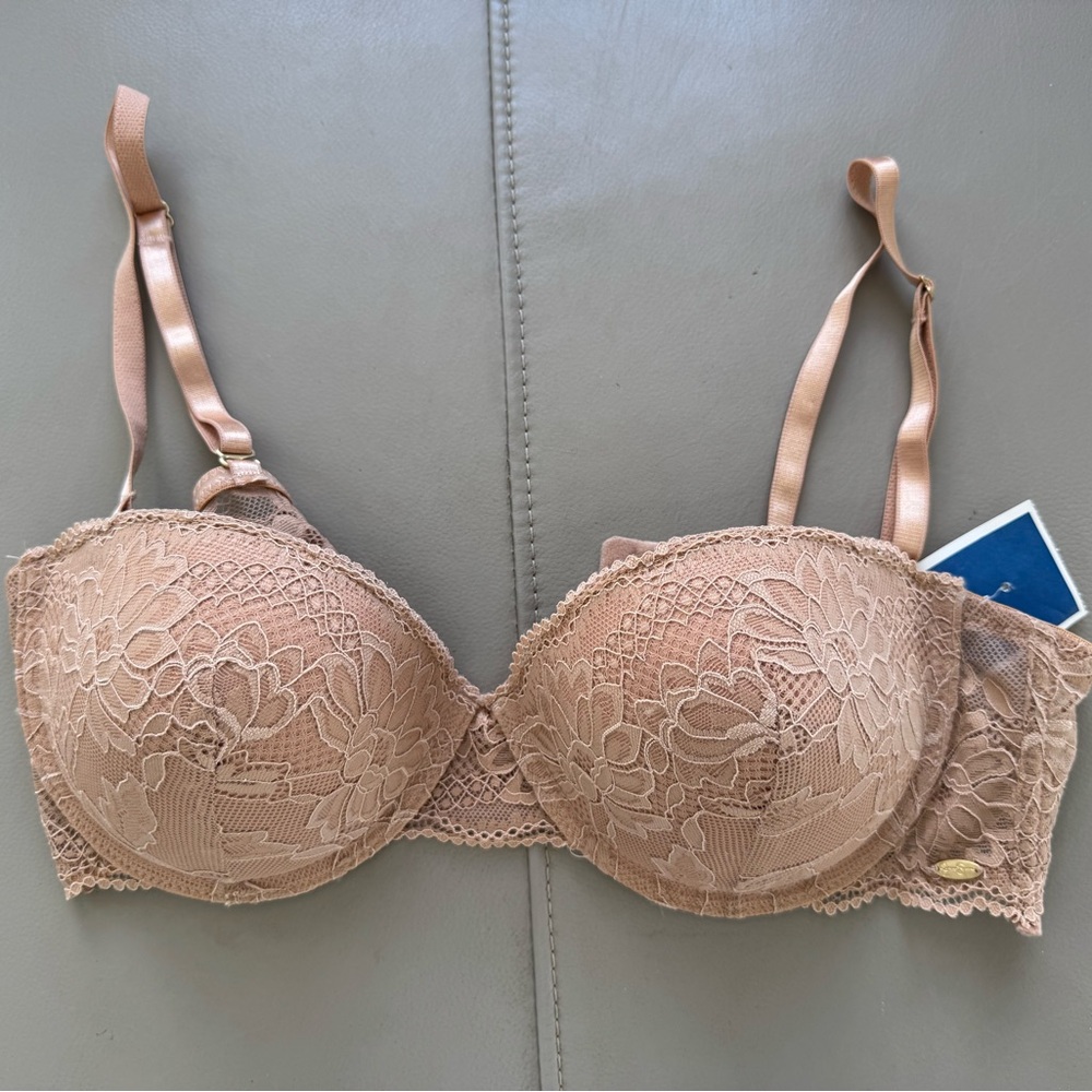 Jessica Simpson Elegant Lace Underwire Bra - Tan. 36C. NEW
